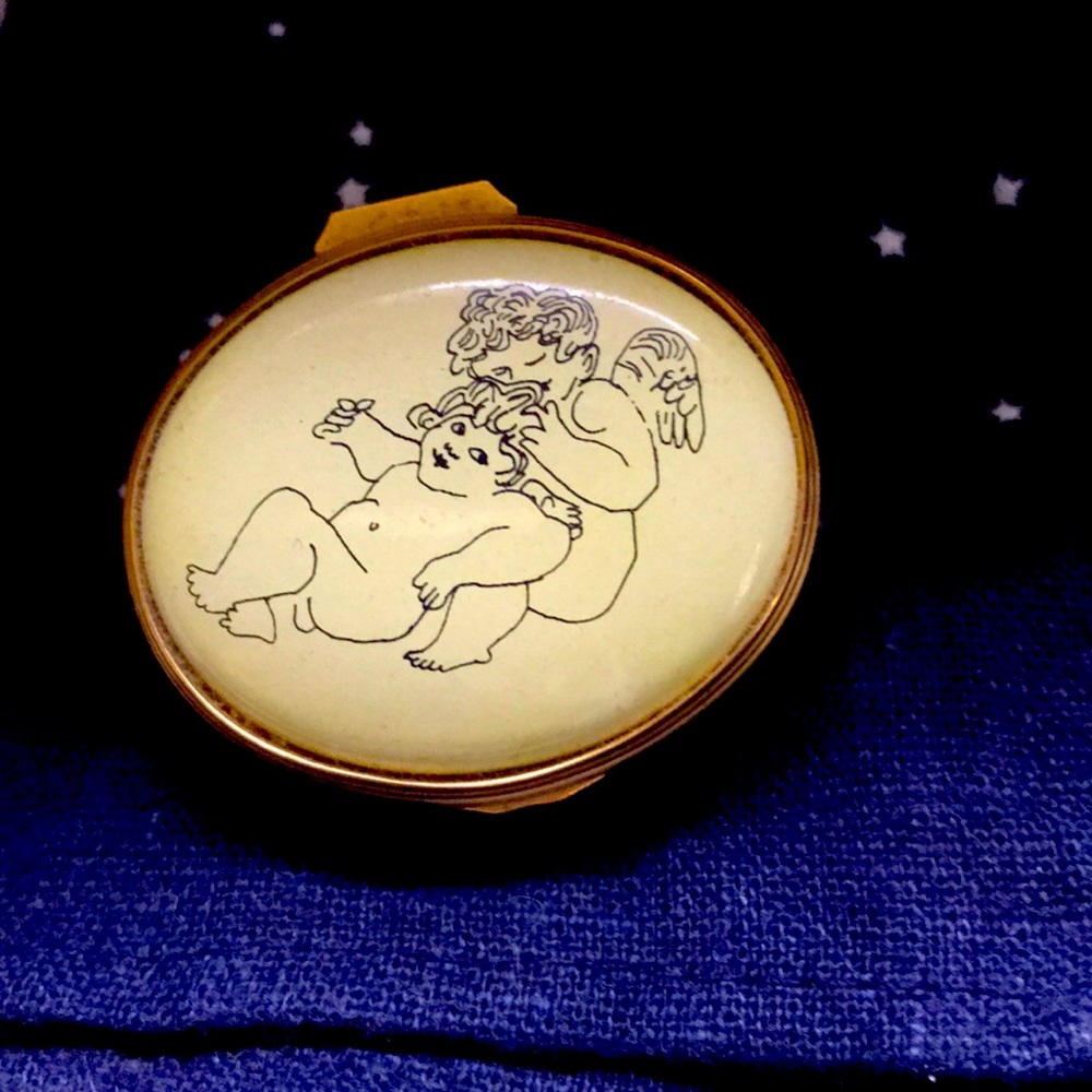 💕SOLD💕Halcyon Days Andy Warhol “two cherubs” enamel box - Picture 1 of 8
